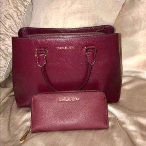 MICHAEL KORS HANDBAG AND WALLET SET